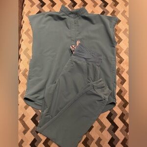 FIGS green/teal colored set